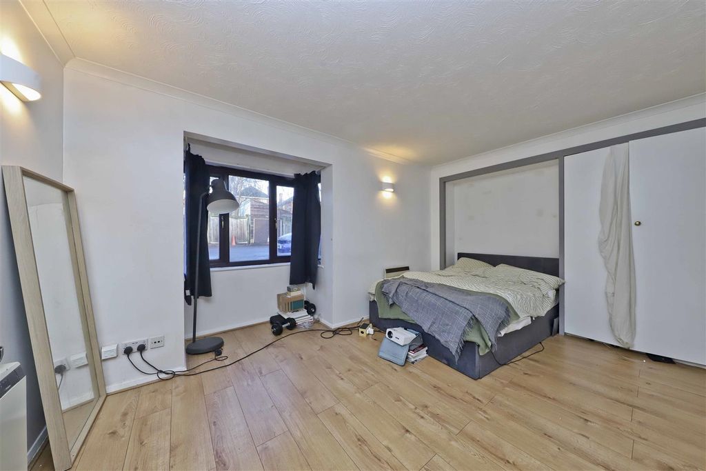 Property photo 2 of 8 Bedroom