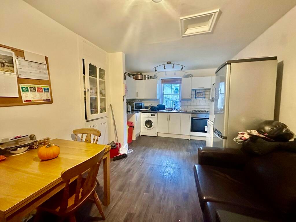 Property photo 2 of 11 7E78567331E45A3A0B107c75Fbb4721B