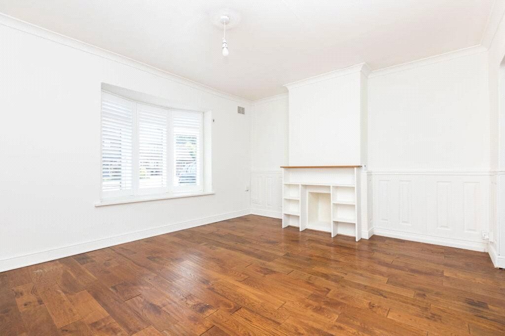 Property photo 3 of 12 Lounge