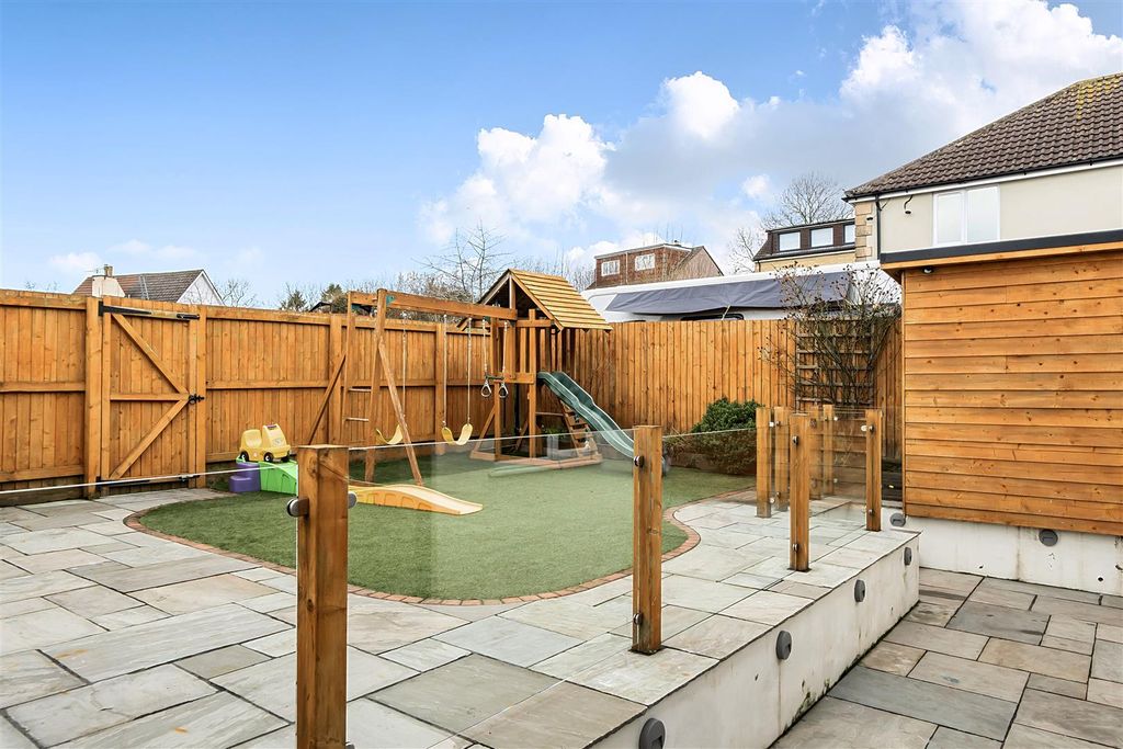 Property photo 2 of 16 Garden