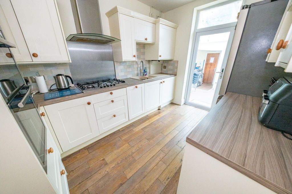 Property photo 3 of 14 Photo 8