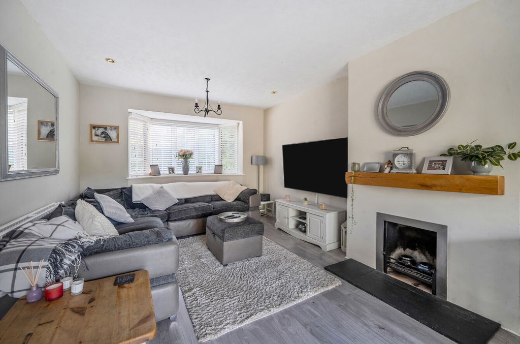 Property photo 2 of 25 1448454-19-69E9B4...