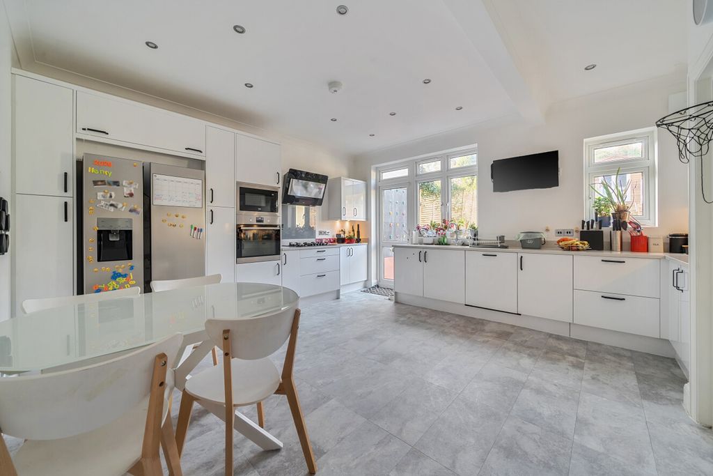 Property photo 3 of 17 1403610-9-697cd6c...