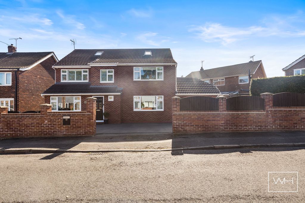 Property photo 1 of 20 13 Ashburnham Close 01_297