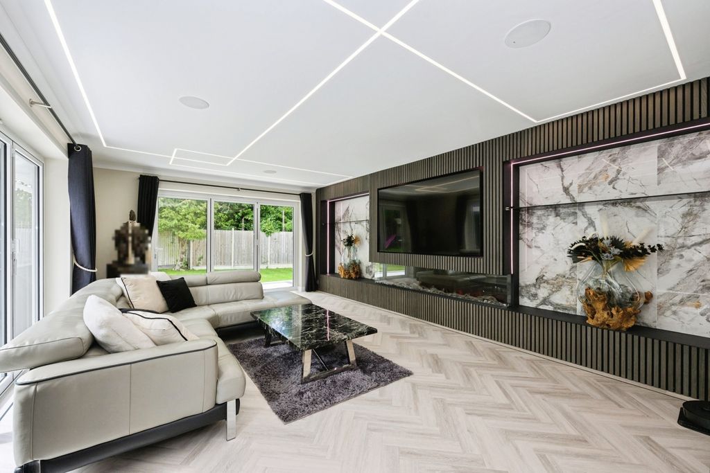 Property photo 2 of 25 Pbox-Img.Jpg