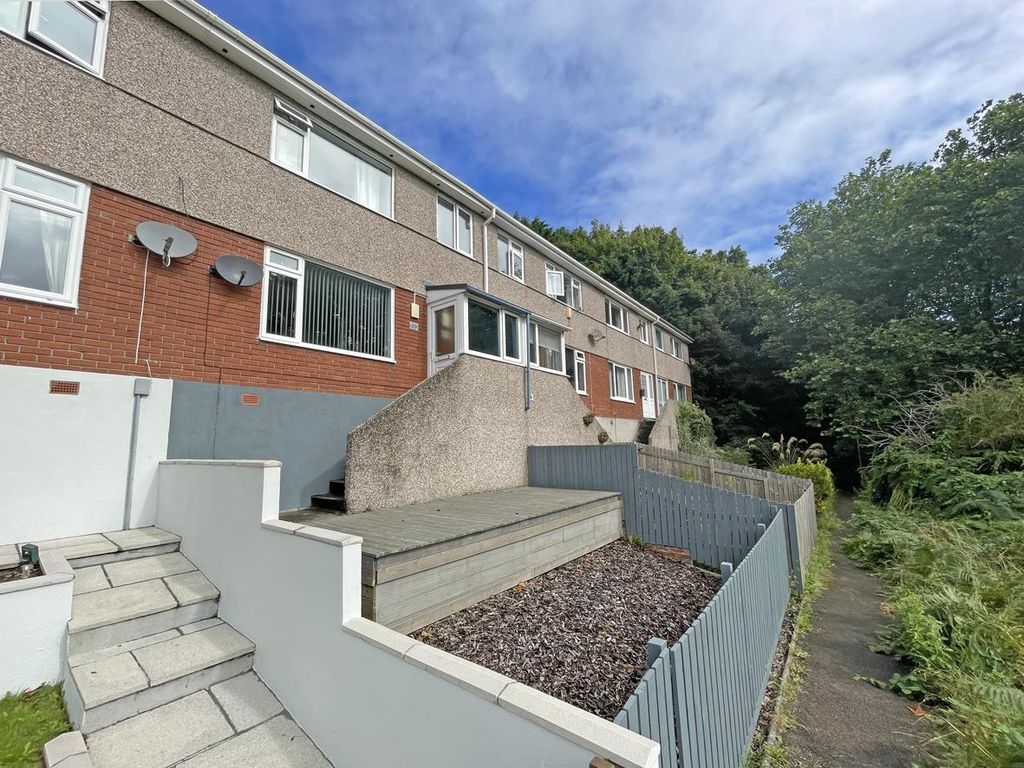 Property photo 1 of 17 Ashford Close 29 Front.Jpg