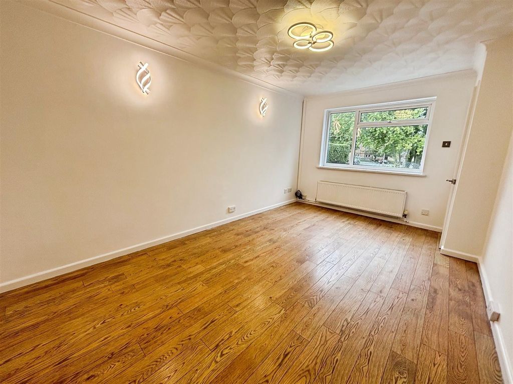 Property photo 2 of 15 Lounge