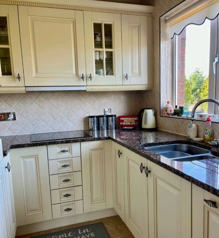 Property photo 3 of 12 Kitchen