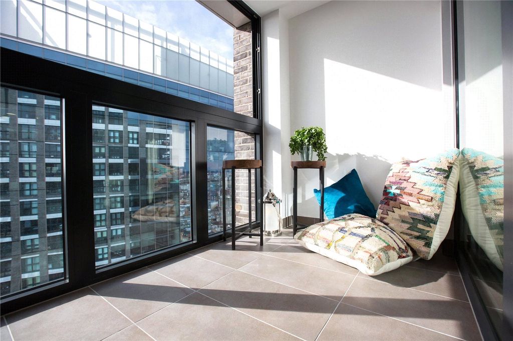 Property photo 2 of 7 Wiverton Tower