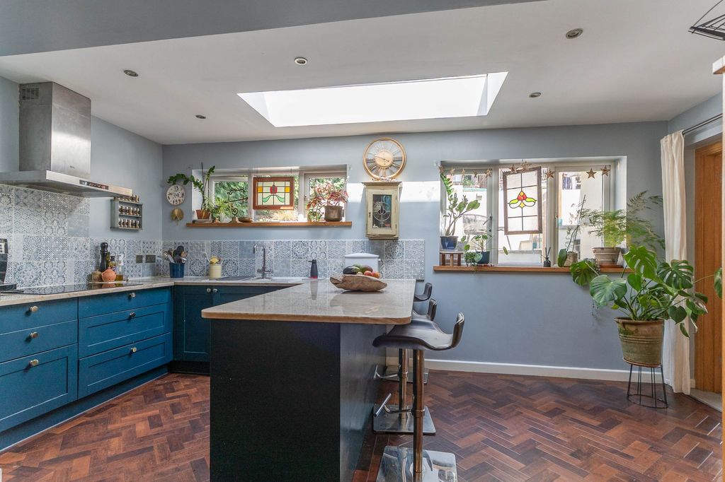 Property photo 2 of 51