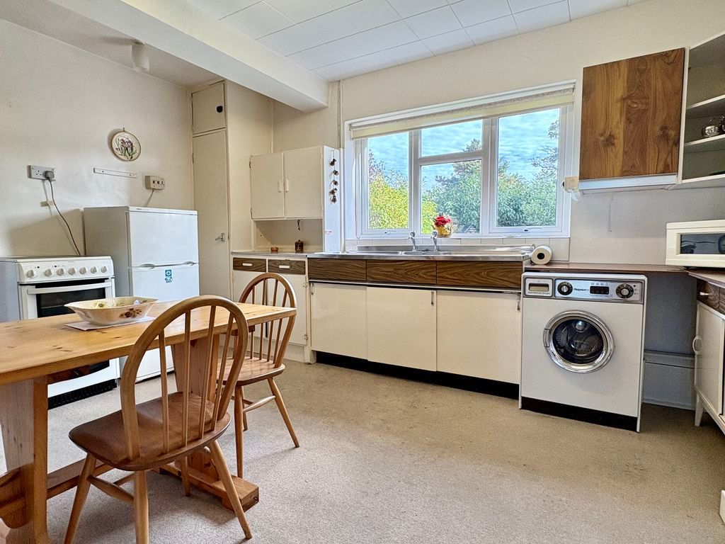 Property photo 3 of 19 Breakfast Kitchen