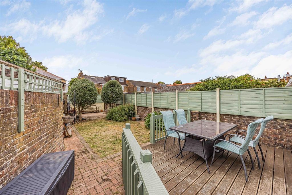 Property photo 2 of 26 12 Amberley Road, Hilsea-Small-Porticomarketing-So