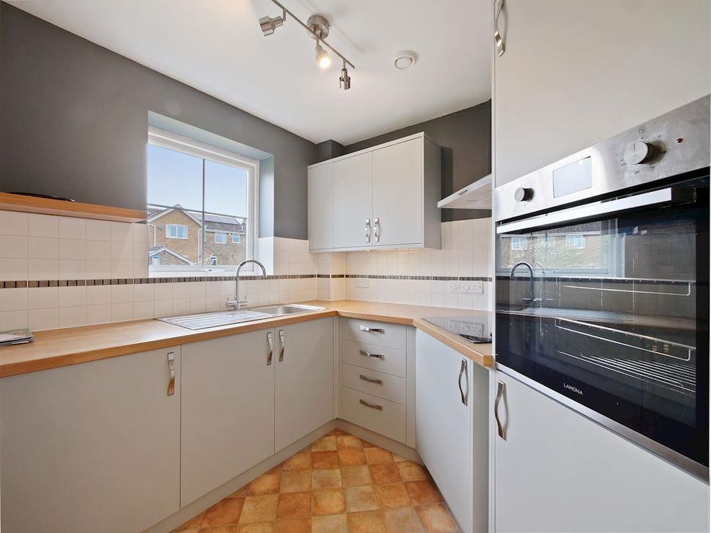 Property photo 3 of 11 Kitchen.Jpg