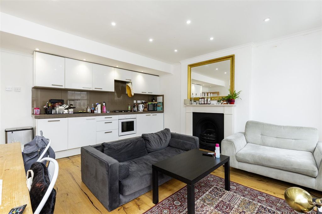 Property photo 3 of 11 Eversholt Street -3.Jpg