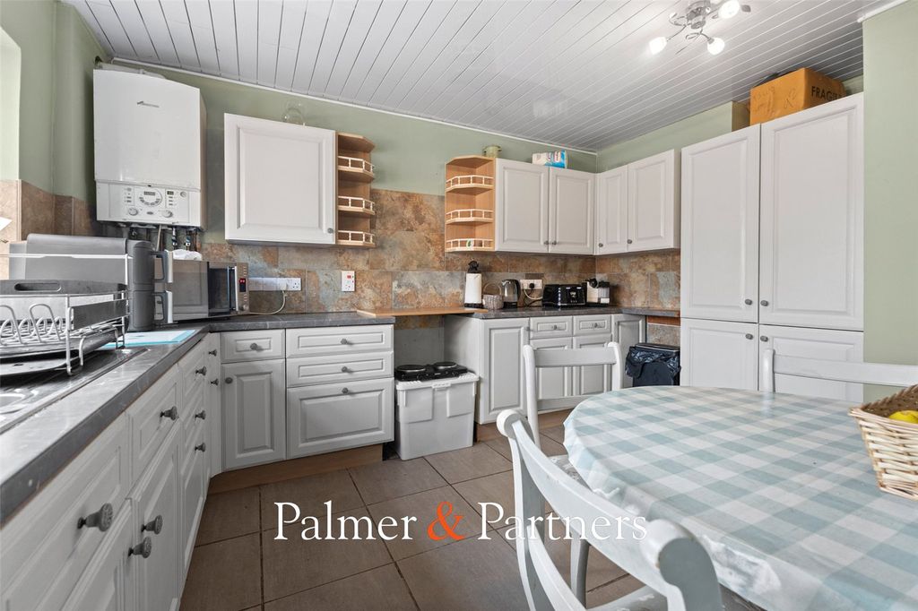 Property photo 2 of 40 Picture No. 30