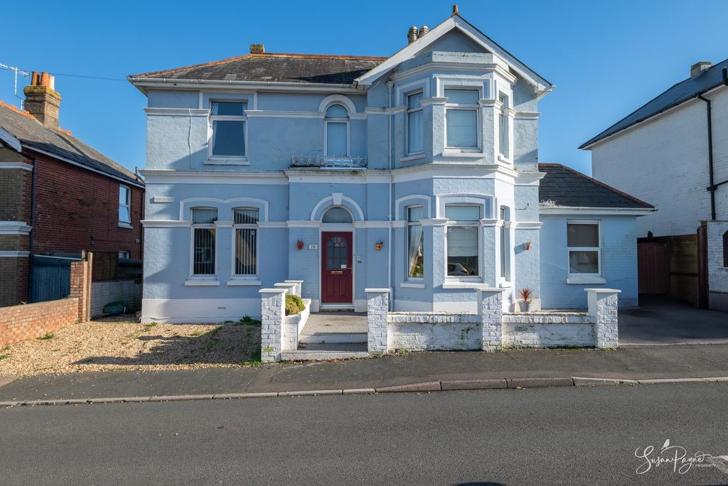 Property photo 1 of 45 Welcome To 16 Furze Hill Road