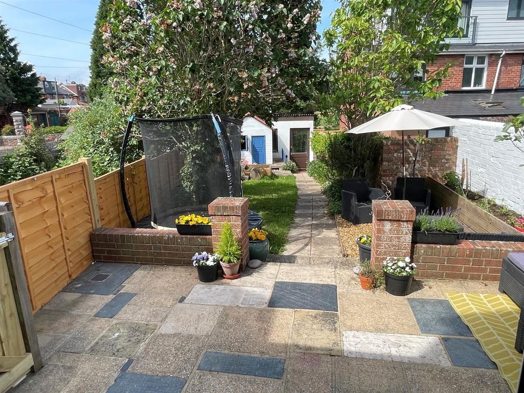 Property photo 2 of 33 Rear Garden