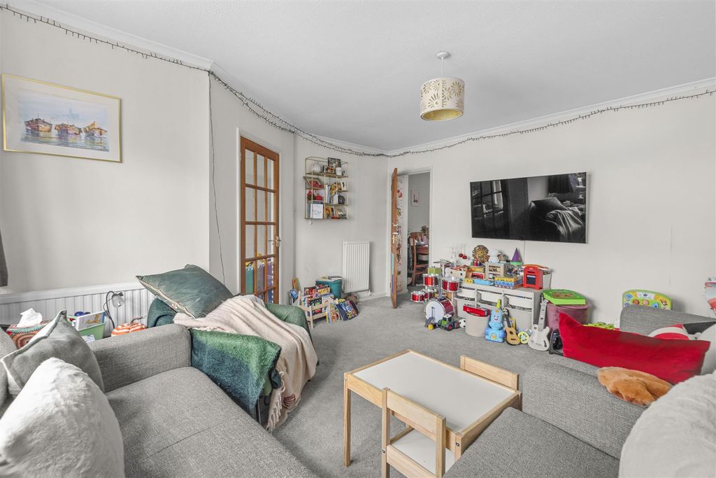 Property photo 2 of 15 25 Ashtree Walk, Hp15 7Tg-5.Jpg