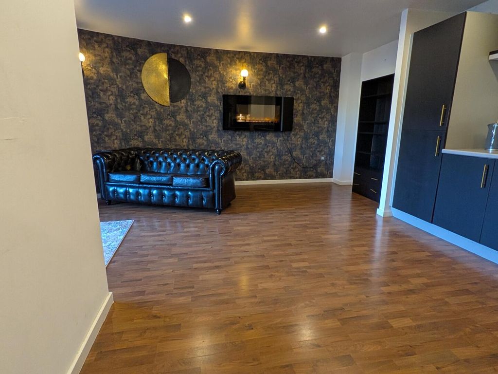 Property photo 1 of 26 Living Room