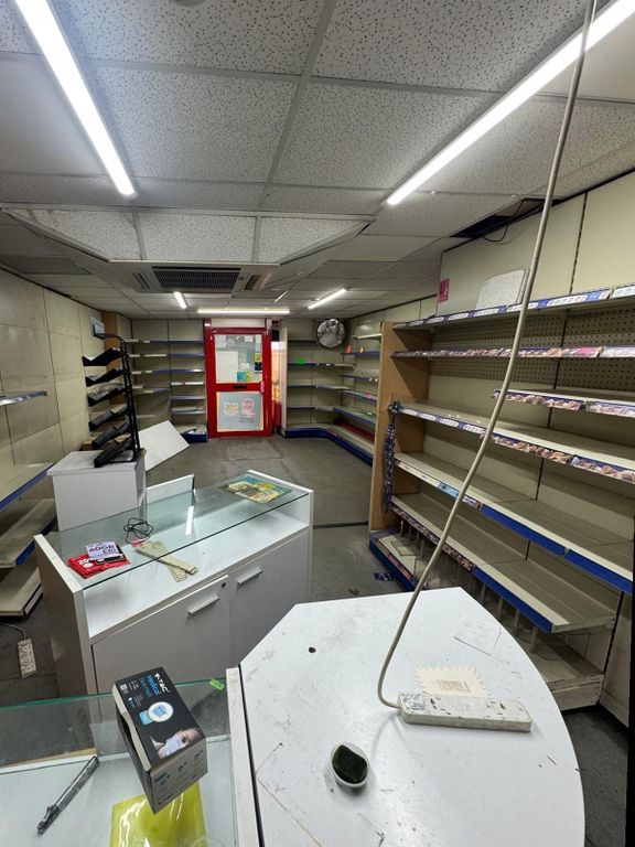 Property photo 3 of 11 Shop2