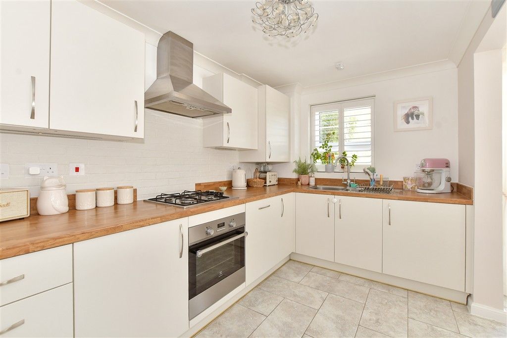 Property photo 3 of 16 Kitchen