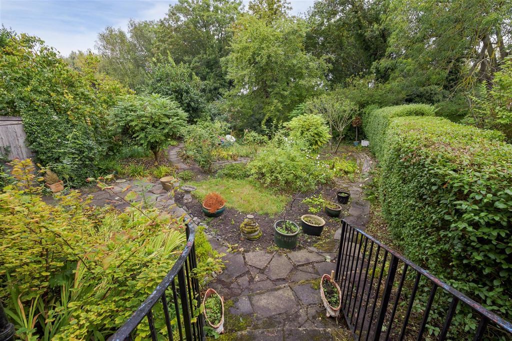 Property photo 2 of 32