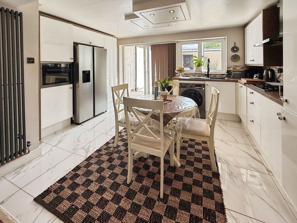 Property photo 3 of 24 Kitchen Diner