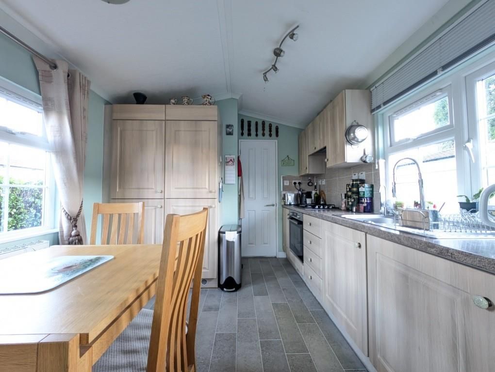 Property photo 2 of 10 Kitchen 3.Jpg