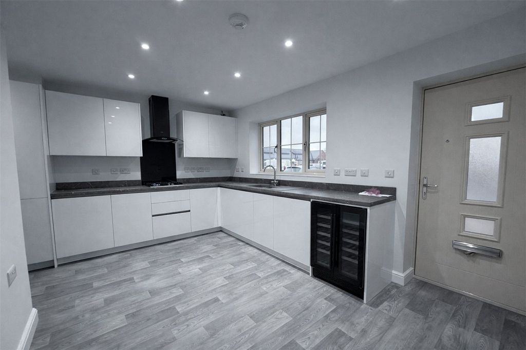 Property photo 3 of 14 Picture No. 10