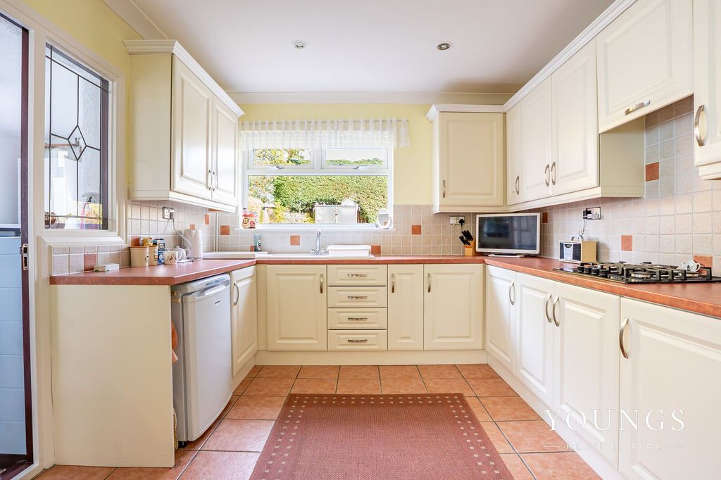 Property photo 3 of 21