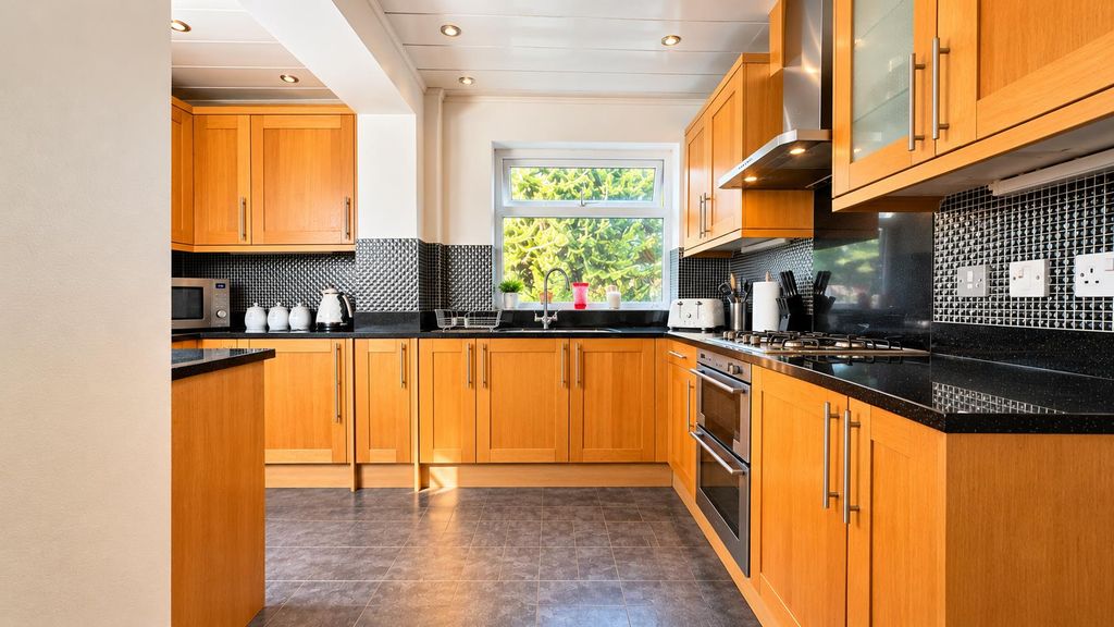 Property photo 3 of 20 B9A23c58-d33A-4d6A-A9d3-524c9Da3c071.Png