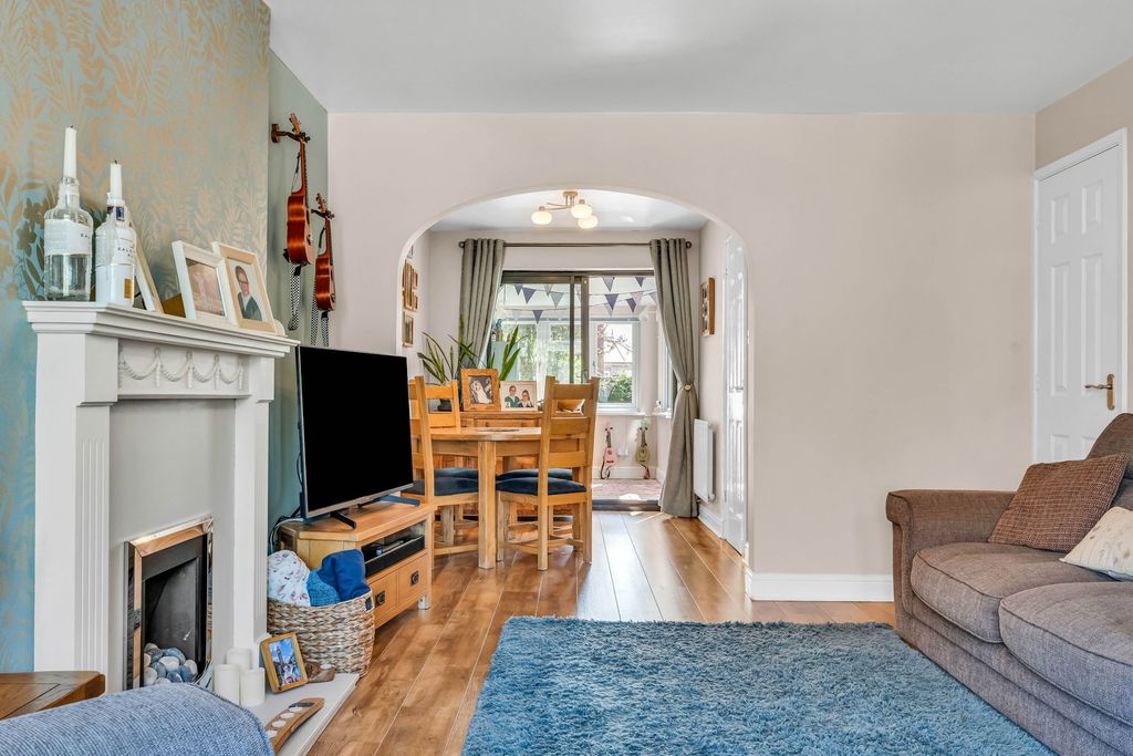 Property photo 3 of 28