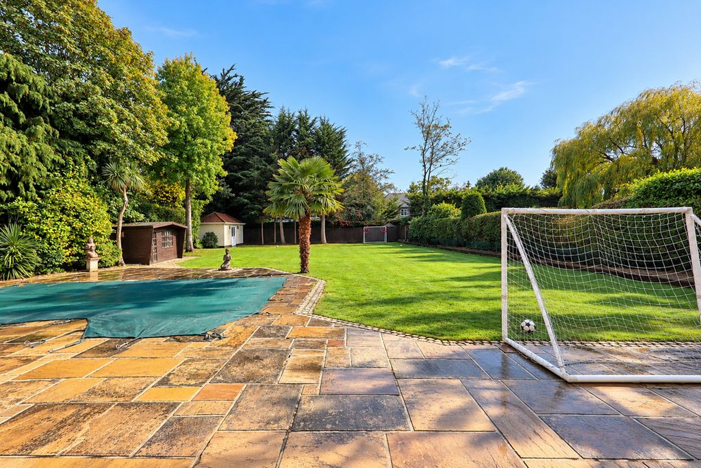 Property photo 2 of 39
