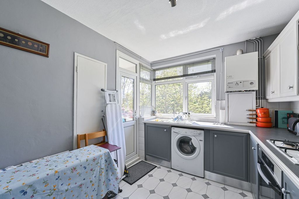 Property photo 3 of 12