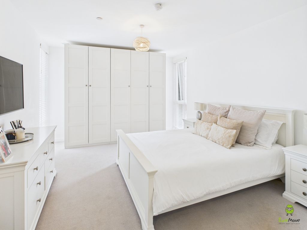 Property photo 3 of 7 Bedroom James Hillier Ewemove Bexley And Dartford