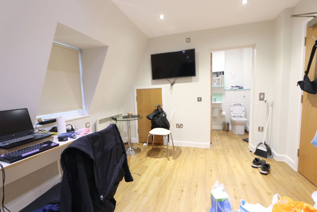 Property photo 2 of 5