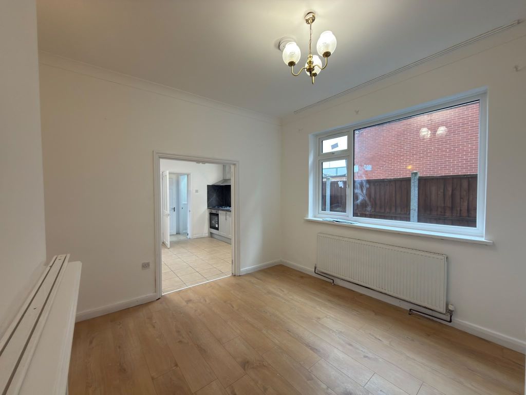 Property photo 3 of 11 Gallery