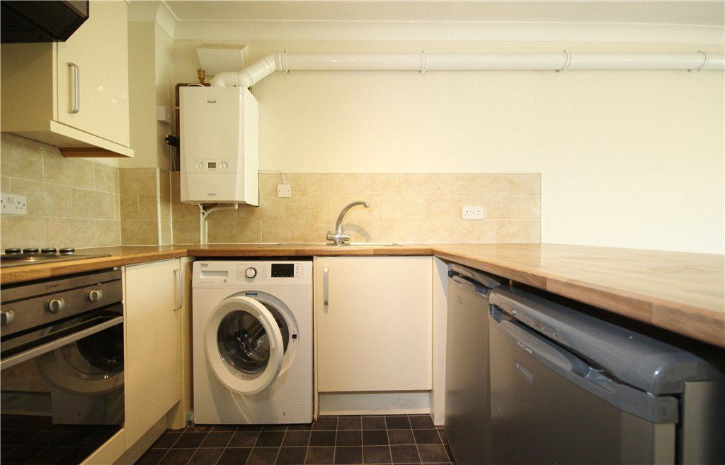 Property photo 3 of 11 Kitchen