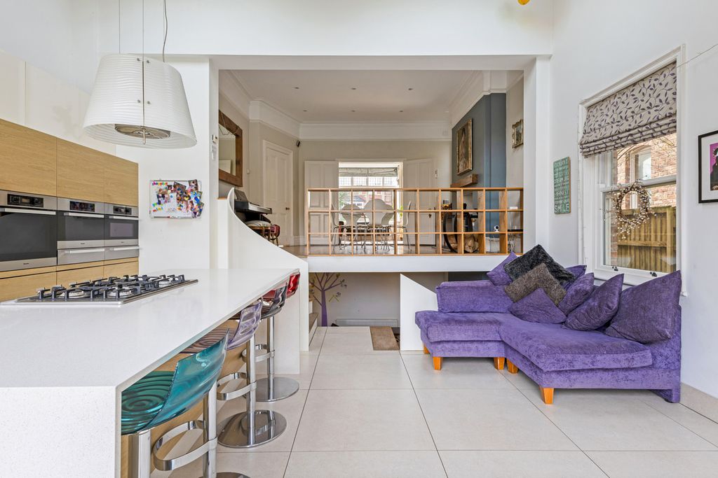 Property photo 3 of 31