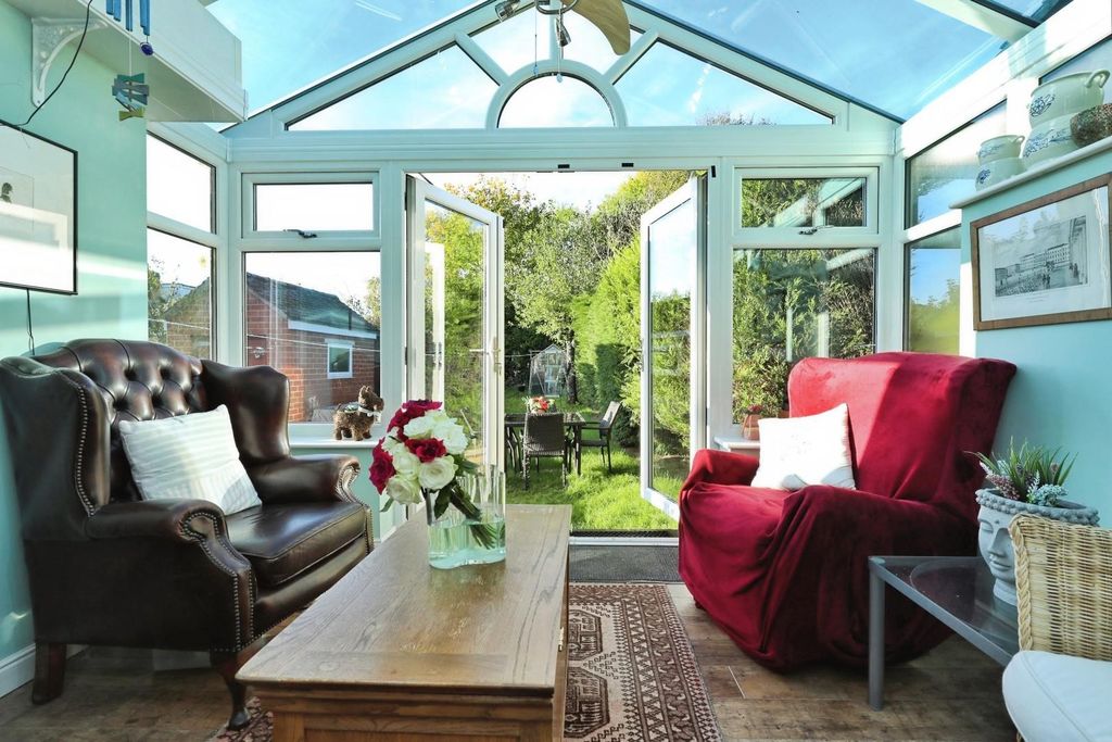 Property photo 3 of 28 Conservatory