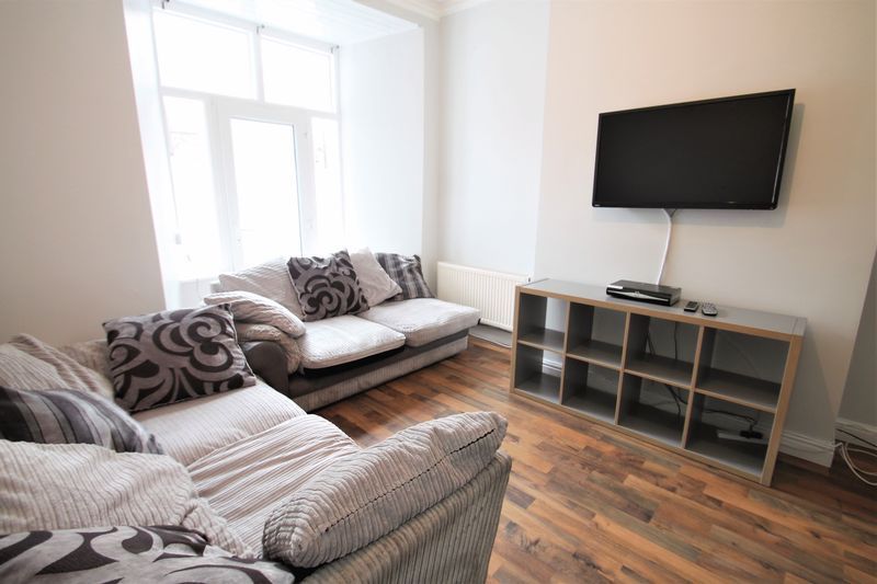 Property photo 3 of 23 Lounge