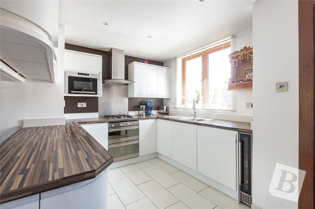 Property photo 2 of 15 Kitchen