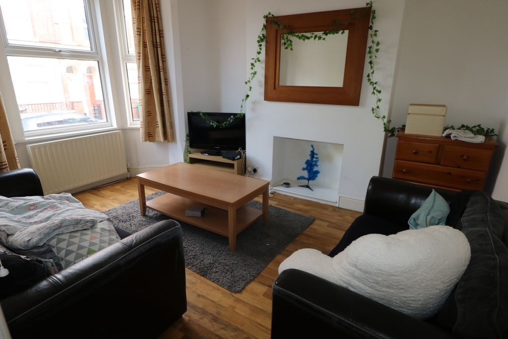 Property photo 2 of 11