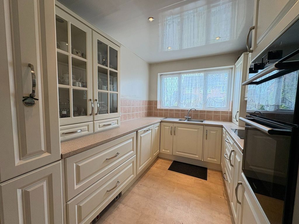 Property photo 3 of 27