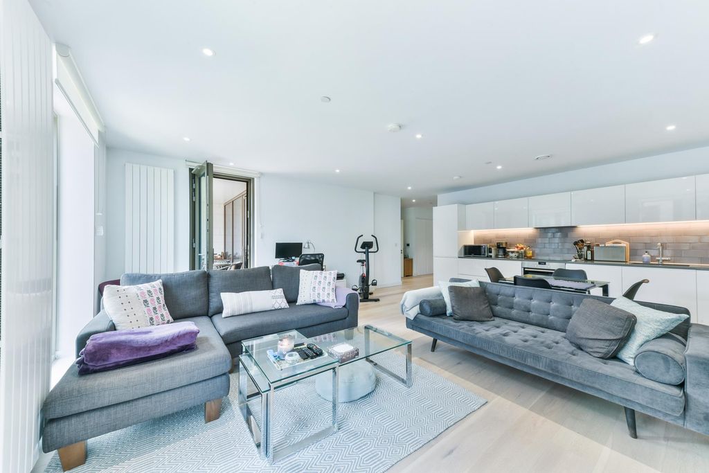 Property photo 2 of 11