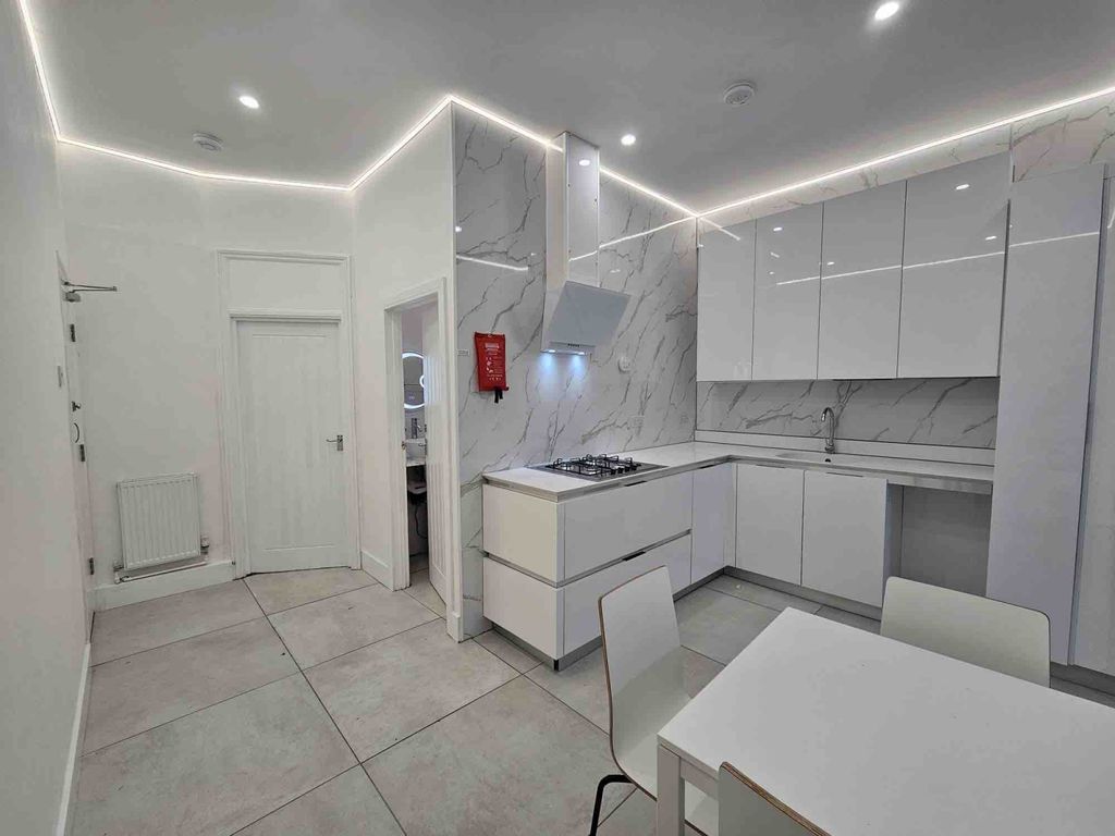 Property photo 1 of 16 New 2 Bedroom Ground Floor Flat For Rent Ig1 (Elizabeth Line)