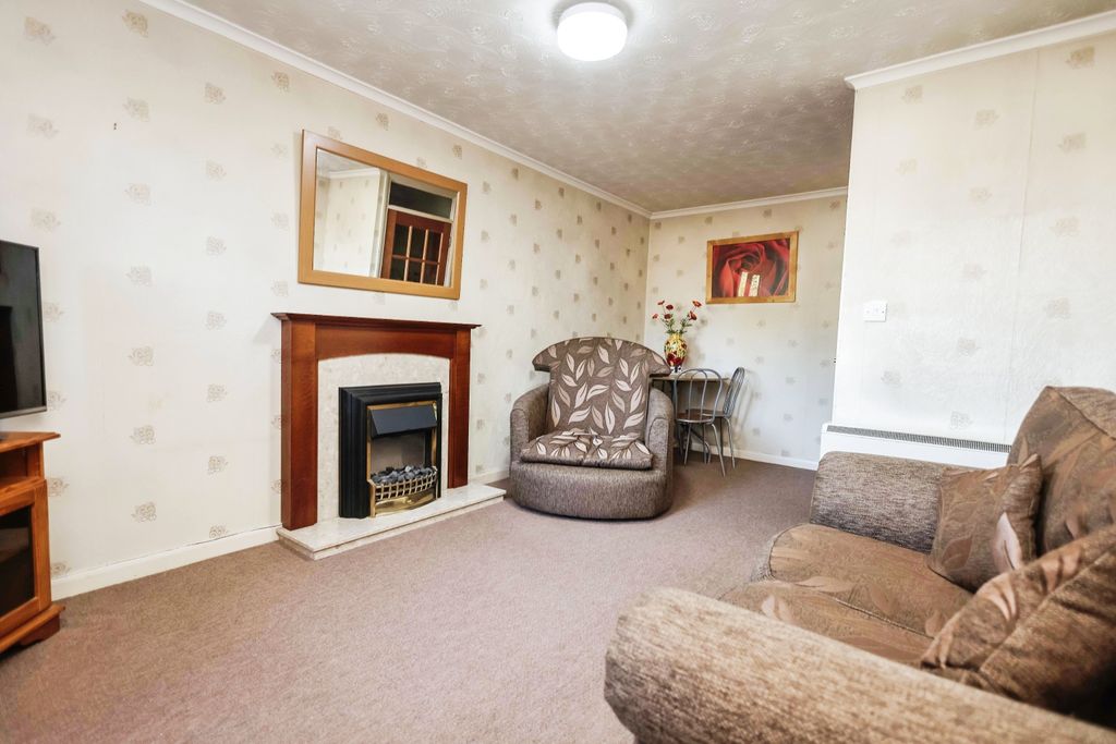 Property photo 2 of 16 Lounge