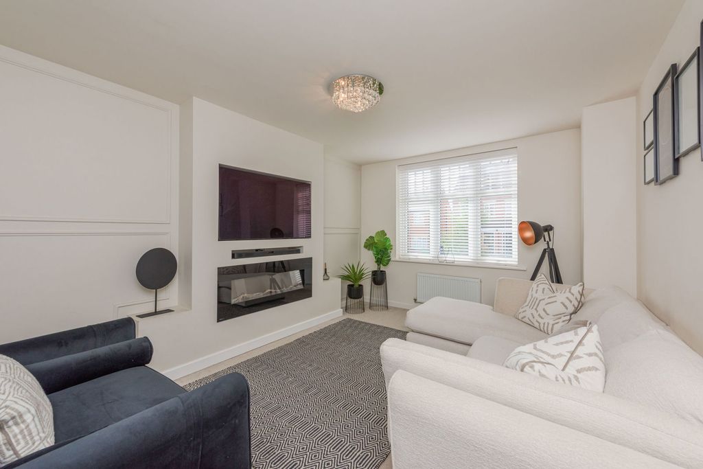 Property photo 2 of 30