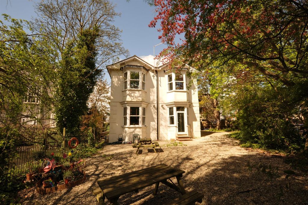 Property photo 1 of 1