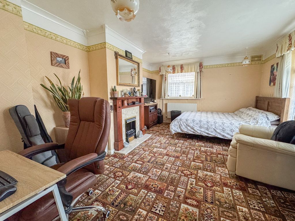 Property photo 3 of 25